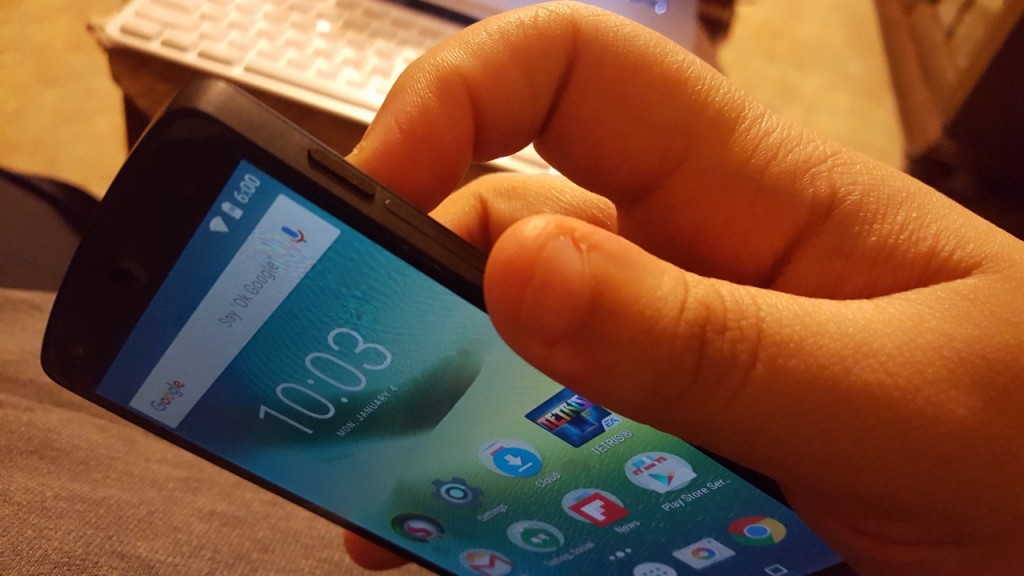 take a screenshot on the Nexus 5 1