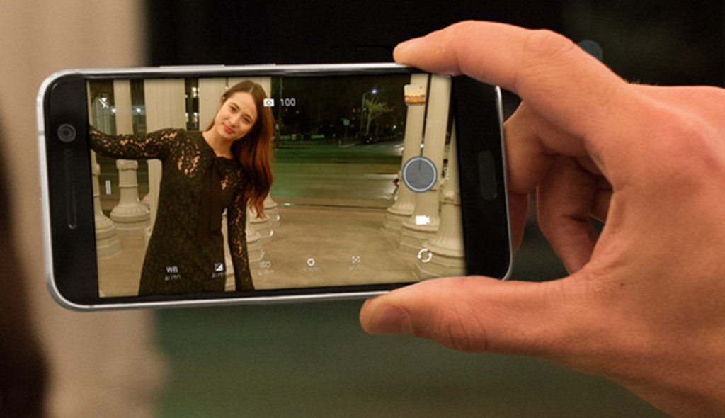 The 10 from HTC take photos 3