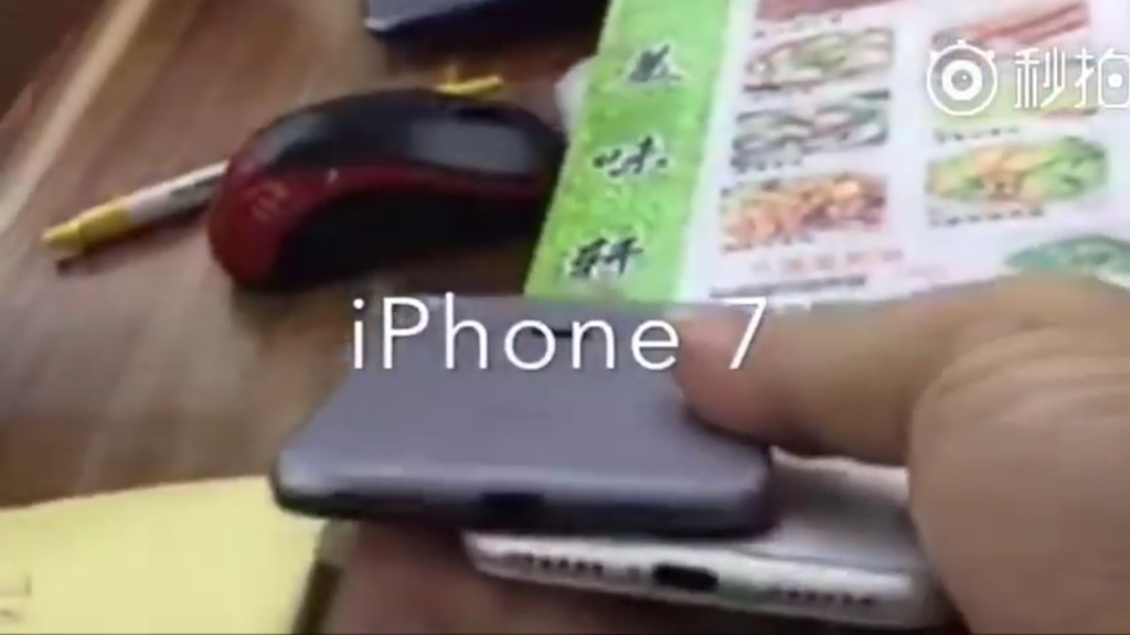 iPhone 7 headphone jack absent