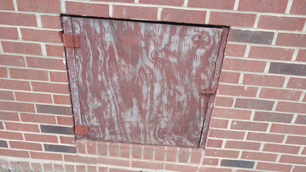 S7 edge review LG G5 door on brick